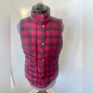GAP Women’s Red Black Buffalo Check Puffer Vest Size Small Quilted Winter Warm